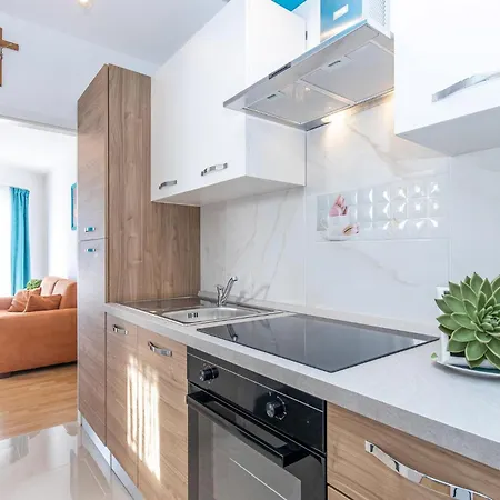 Apartment Stunning In With Kitchen Crikvenica
