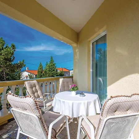 Apartment Stunning In With Kitchen Crikvenica